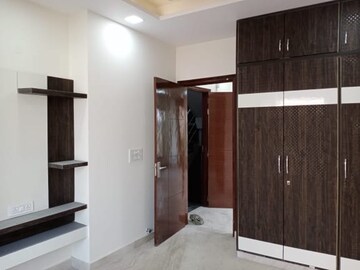 Room in 2.5 BHK Builder Floor at Paschim Vihar – for Rent