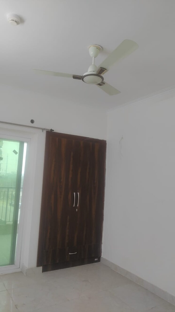 Room, upavp-ganga-yamuna-and-hindon-enclave 3 Bedroom 1350 Sq.Ft. Apartment In Pratap Vihar Ghaziabad 8454202