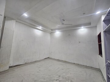Master Bedroom in 1 BHK Builder Floor at Paryavaran Complex – for Rent