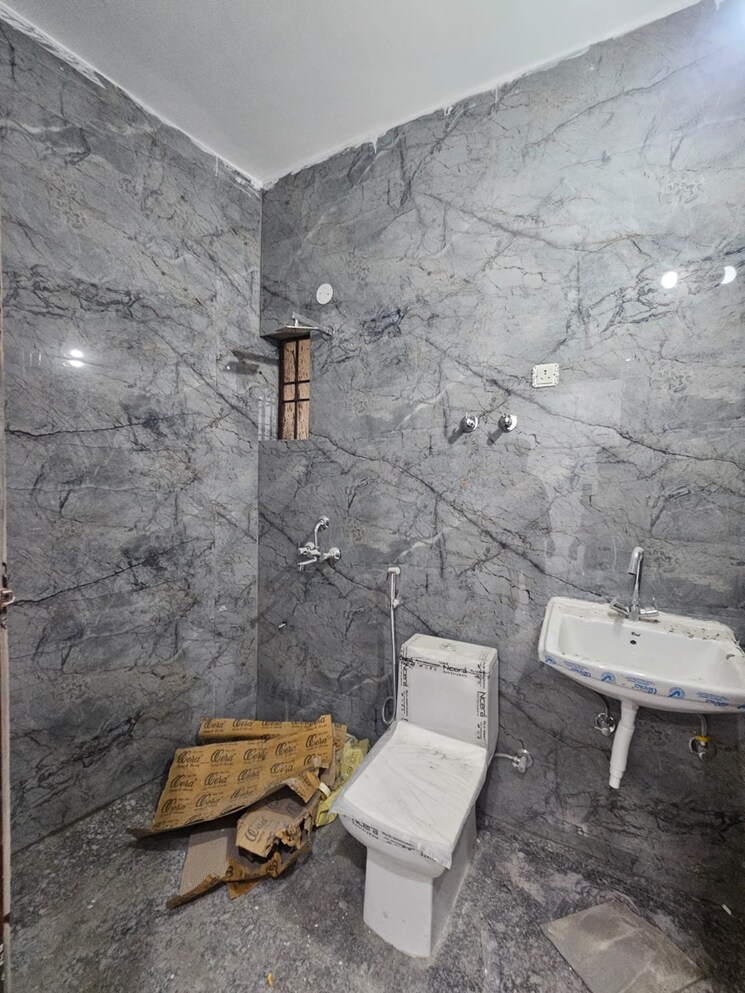Attached Bathroom, neb sarai 1 Bedroom 100 Sq.Ft. Apartment In Neb Sarai Delhi 8454268