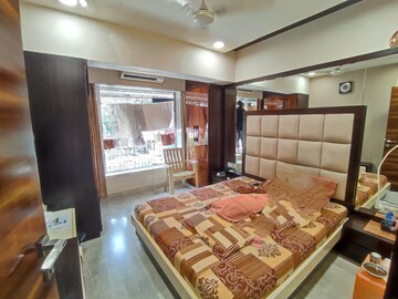 Bedroom in 2.5 BHK Apartment at High Peak Chs, Bandra West – for Rent