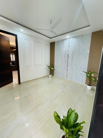 Master Bedroom in 3 BHK Builder Floor at Sushant Lok 2, Sector 57 – for Sale