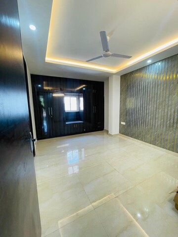 Master Bedroom in 3 BHK Builder Floor at Sushant Lok 2, Sector 57 – for Sale