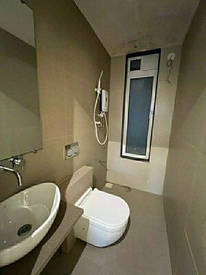 Bathroom in 1 BHK Apartment at HS Emerald, Mulund East – for Sale