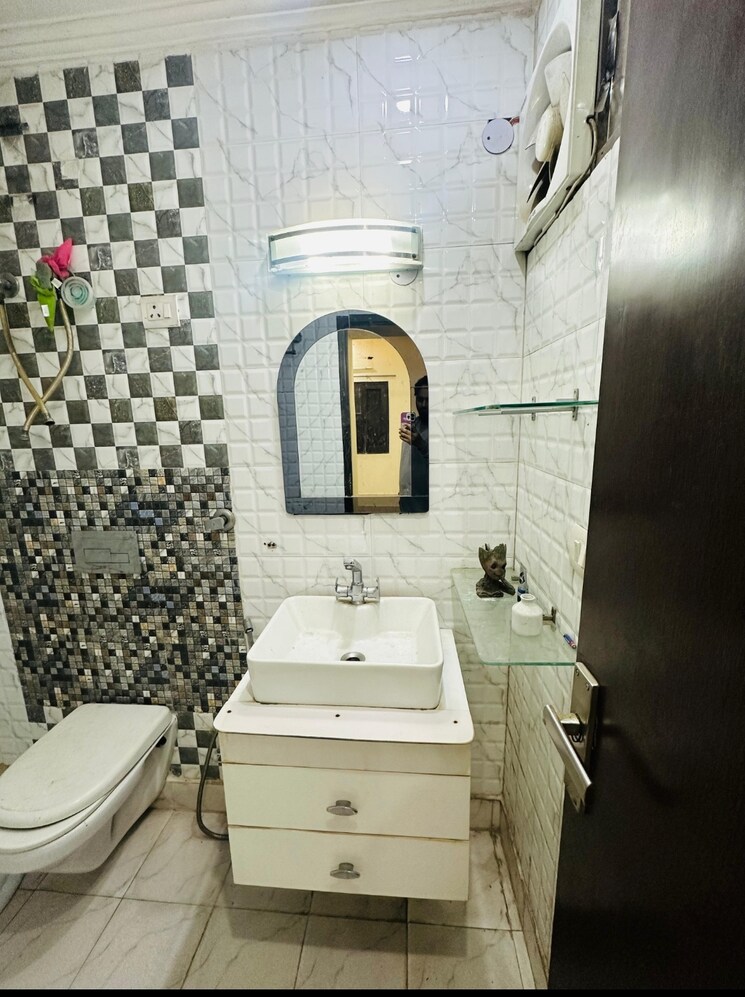 Attached Bathroom, paschim vihar 2 Bedroom 900 Sq.Ft. Builder Floor In Paschim Vihar Delhi 8454497