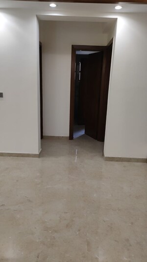 Building Lobby in 3 BHK Builder Floor at Sector 43 – for Sale