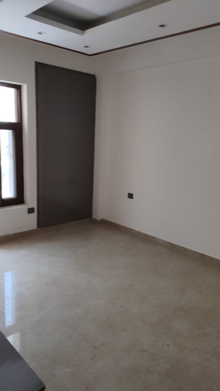 Room, sector 43 3 Bedroom 200 Sq.Yd. Builder Floor In Sector 43 Faridabad 8454526