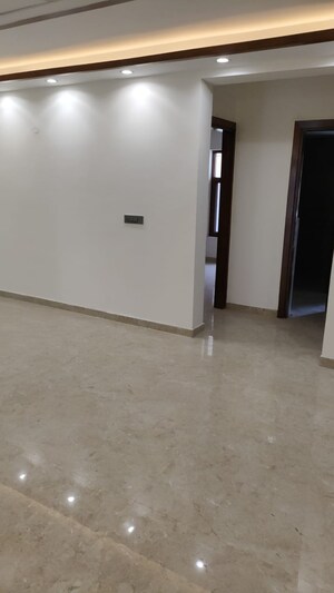 Building Lobby in 3 BHK Builder Floor at Sector 43 – for Sale