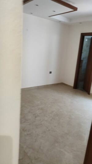 Bedroom in 3 BHK Builder Floor at Sector 43 – for Sale