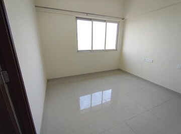 Master Bedroom in 2 BHK Apartment at Omkar Signet, Malad East – for Rent