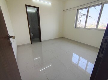 Master Bedroom in 2 BHK Apartment at Omkar Signet, Malad East – for Rent
