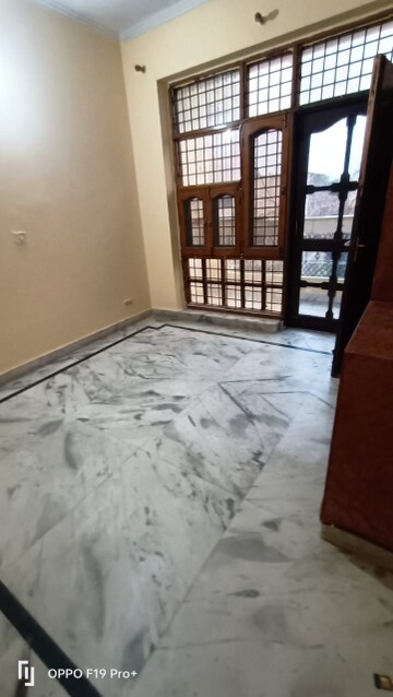 Master Bedroom in 2 BHK Builder Floor at Birla Arika, Sector 31 – for Rent