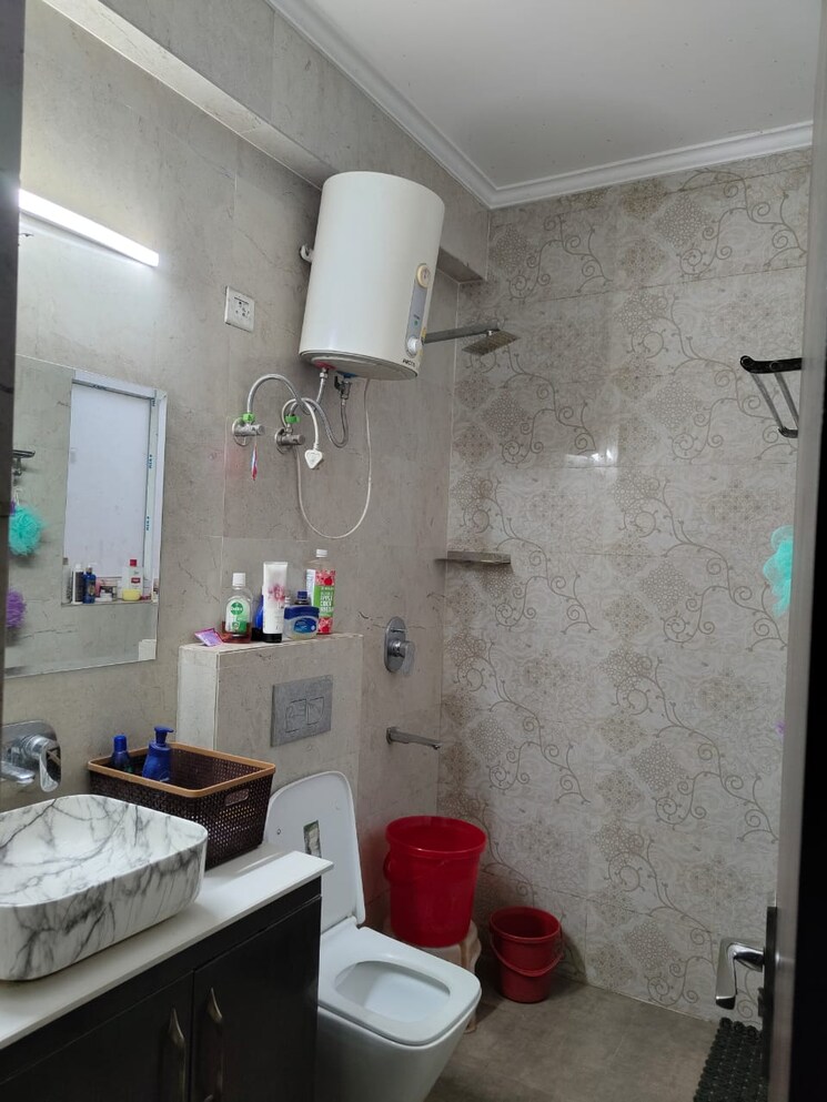 Bathroom, dlf-pink-town-house 4 Bedroom 150 Sq.Yd. Builder Floor In Dlf City Phase 3 Gurgaon 8454592