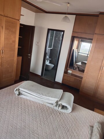 Room in 2 BHK Apartment at Jolly Maker Apartment, Cuffe Parade – for Rent