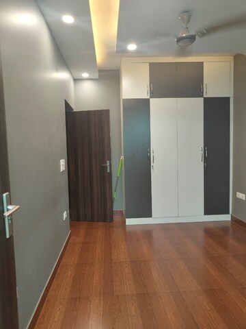 Bedroom in 4 BHK Builder Floor at DLF Pink Town House, Dlf City Phase 3 – for Sale