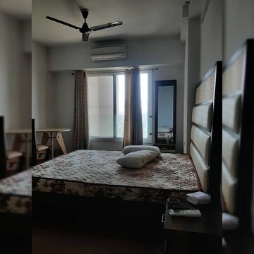 Bedroom in 3 BHK Apartment at Malad West – for Rent