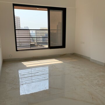 Room in 3 BHK Apartment at Borivali West – for Sale
