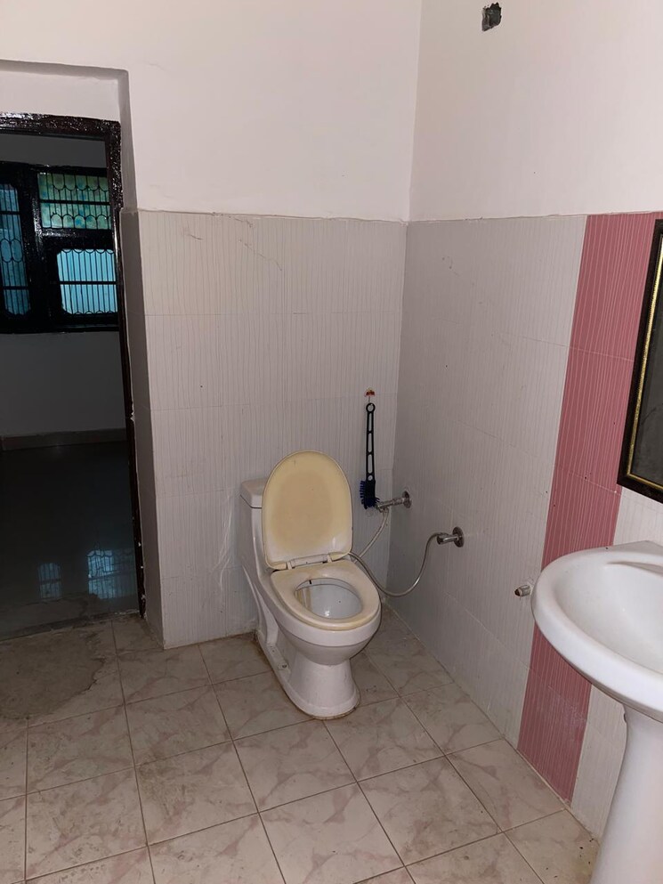 Bathroom, ambala highway 5 Bedroom 300 Sq.Yd. Independent House In Ambala Highway Zirakpur 8454804