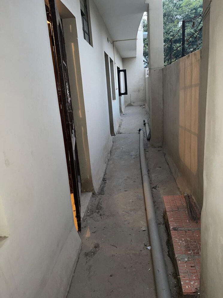 undefined, ambala highway 5 Bedroom 300 Sq.Yd. Independent House In Ambala Highway Zirakpur 8454804