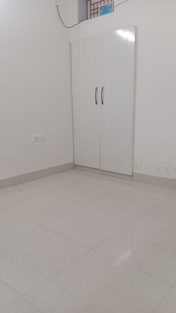 Room in 4 BHK Apartment at Sector 5, Dwarka – for Sale