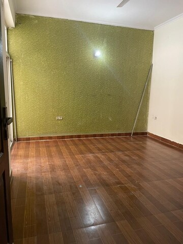 Master Bedroom in 2.5 BHK Apartment at Amrapali Silicon City, Sector 76 – for Sale