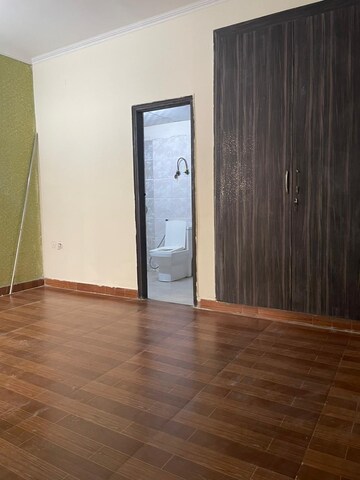 Master Bedroom in 2.5 BHK Apartment at Amrapali Silicon City, Sector 76 – for Sale