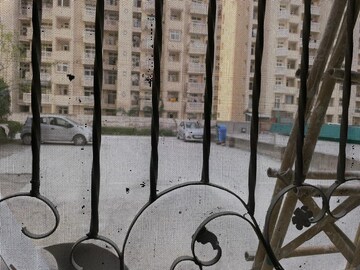 Building Lobby in 2.5 BHK Apartment at Amrapali Silicon City, Sector 76 – for Sale