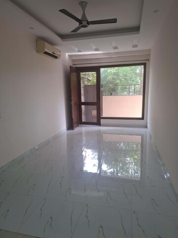 Furnished Amenities in 2 BHK Builder Floor at Malibu Shopping Arcade, Sector 47 – for Rent