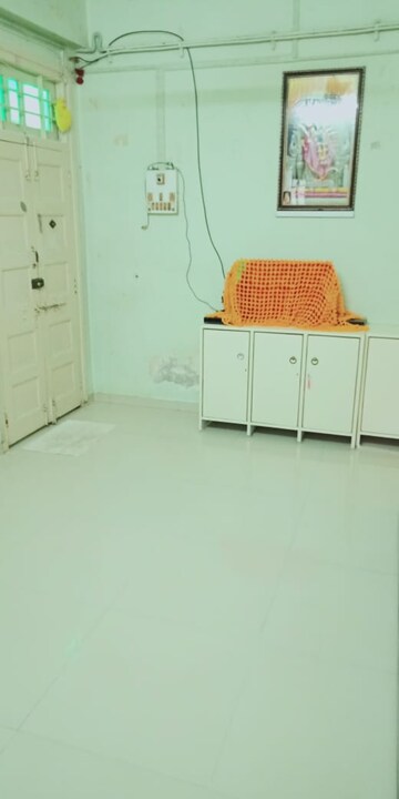 Room in 1.5 BHK Builder Floor at Parel – for Rent