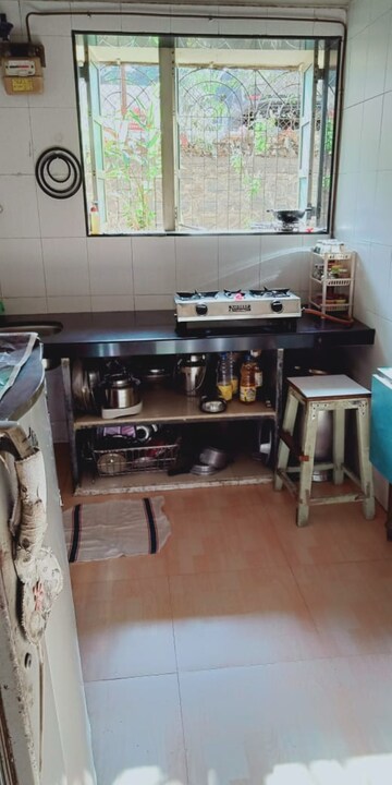 Kitchen in 1.5 BHK Builder Floor at Parel – for Rent