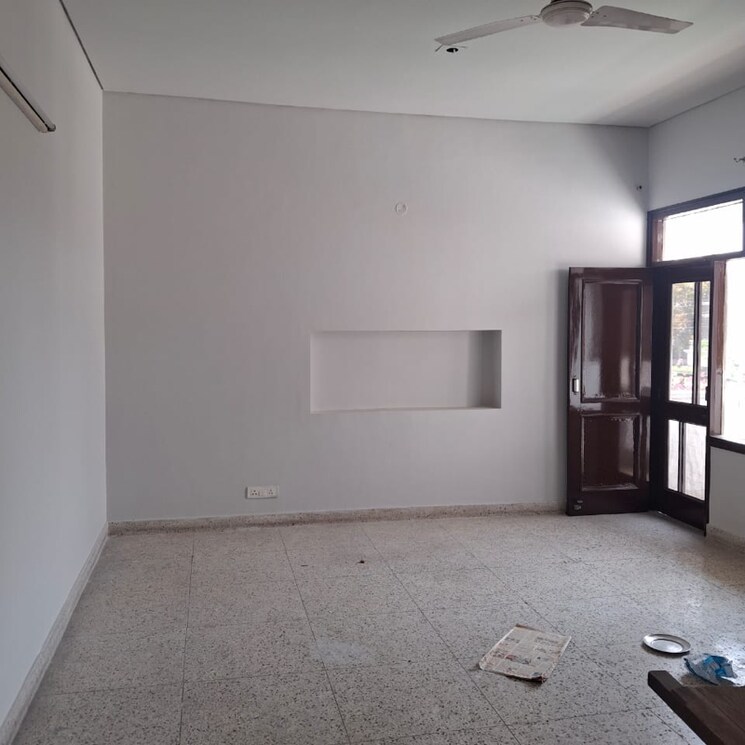 Room, sector 36 3 Bedroom 4500 Sq.Ft. Apartment In Sector 36 Chandigarh 8455033