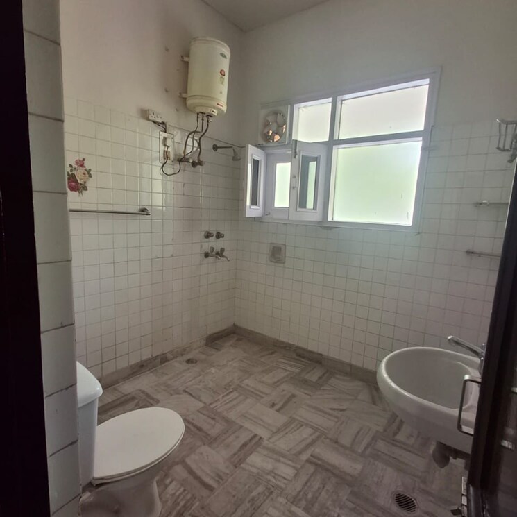 Bathroom, sector 36 3 Bedroom 4500 Sq.Ft. Apartment In Sector 36 Chandigarh 8455033