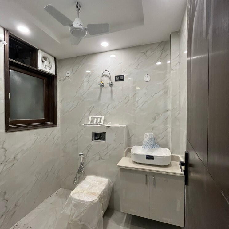 Bathroom, sultanpuri 3 Bedroom 1300 Sq.Ft. Builder Floor In Sultanpuri Delhi 8455032