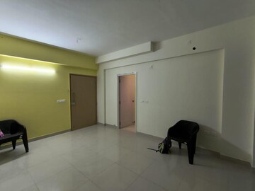 Room in 2.5 BHK Apartment at Godrej Seven, Joka – for Rent