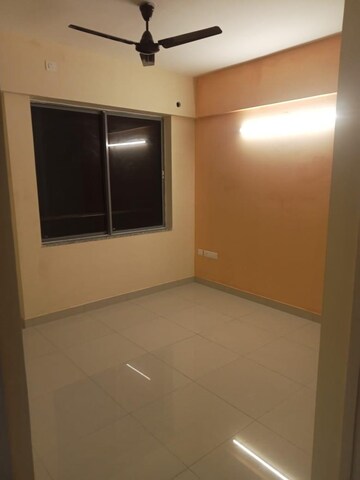 Room in 2.5 BHK Apartment at Godrej Seven, Joka – for Rent