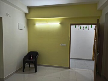 Room in 2.5 BHK Apartment at Godrej Seven, Joka – for Rent