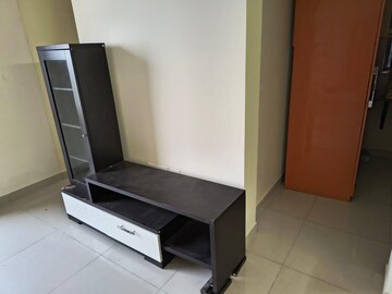 Room in 2.5 BHK Apartment at Godrej Seven, Joka – for Rent