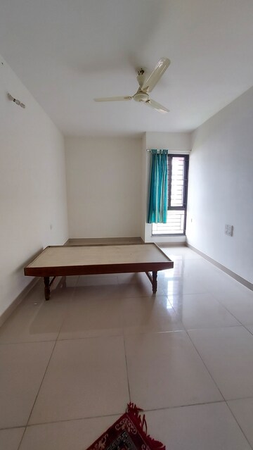 Room in 2 BHK Apartment at Nanded City Madhuvanti, Sinhagad Road – for Rent