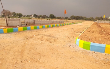 Plot For Sale in Malumichampatti