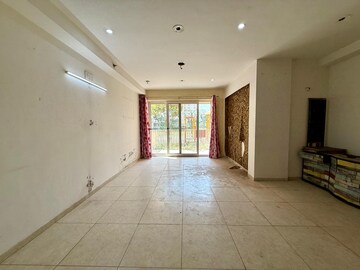 Room in 3 BHK Apartment at Ghazipur – for Rent
