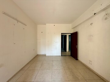 Room in 3 BHK Apartment at Ghazipur – for Rent