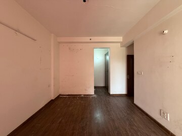 Room in 3 BHK Apartment at Ghazipur – for Rent