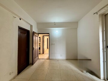 Room in 3 BHK Apartment at Ghazipur – for Rent
