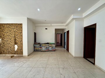 Room in 3 BHK Apartment at Ghazipur – for Rent
