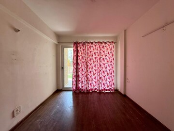Bedroom in 3 BHK Apartment at Ghazipur – for Rent