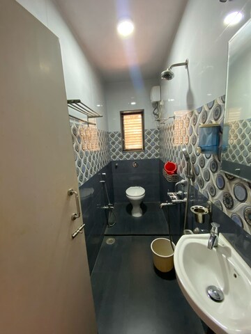 Bathroom in 3 BHK Apartment at Louisiana Apartment, Santacruz West – for Rent