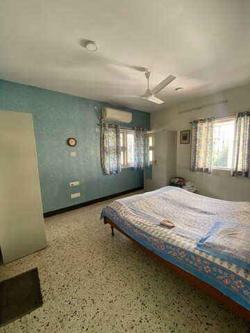 Bedroom in 3 BHK Apartment at Louisiana Apartment, Santacruz West – for Rent
