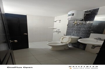 Bathroom in 1 BHK Apartment at Dilshad Garden – for Sale