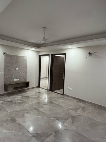 Room in 3 BHK Builder Floor at Sector 12a – for Rent
