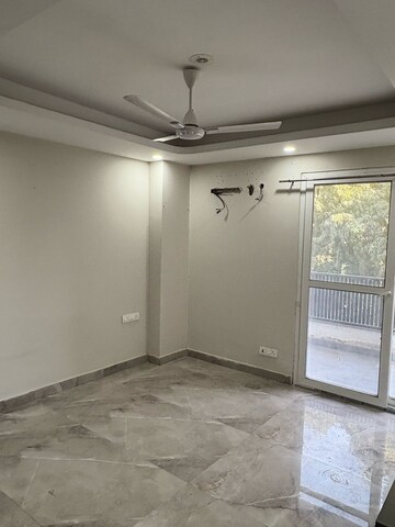 Room in 3 BHK Builder Floor at Sector 12a – for Rent